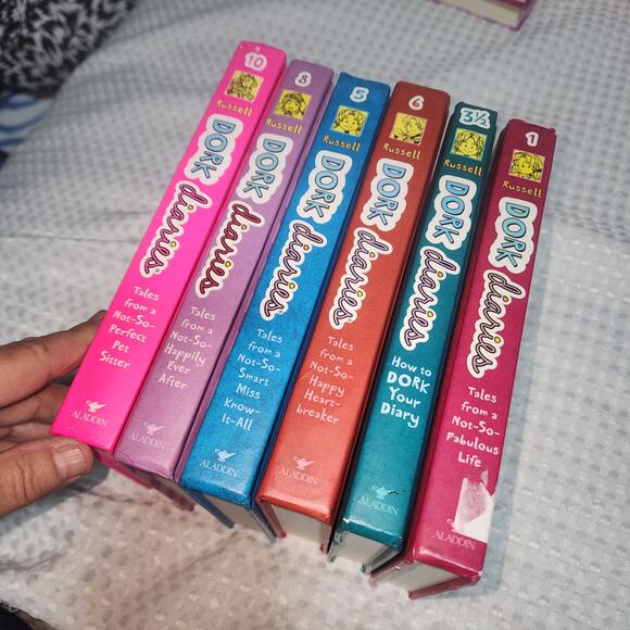 DORK DIARIES EUC SET OF 6 HARDBACK RACHEL RENE BOOK SERIES SET 0 - Picture 2 of 7